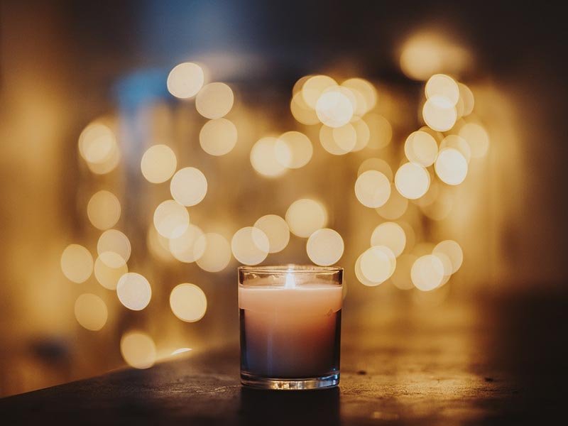 Vela encendida: aplicación de parafinas microcristalinas Alfaler